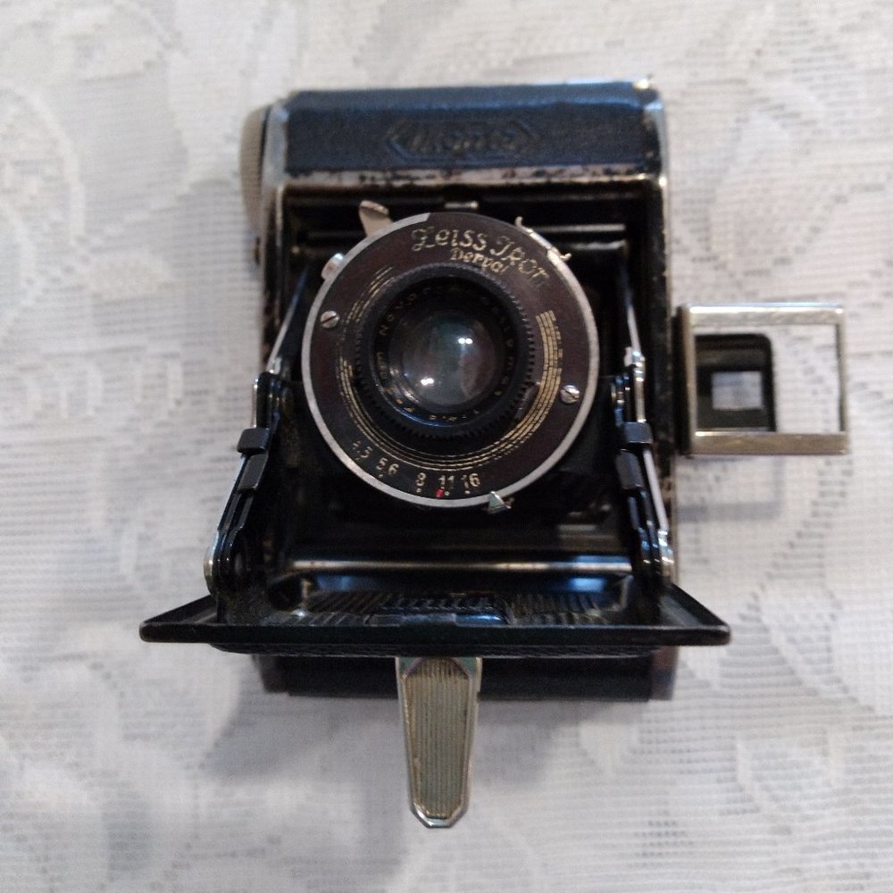 Vintage 1930's Zeiss Ikon Camera